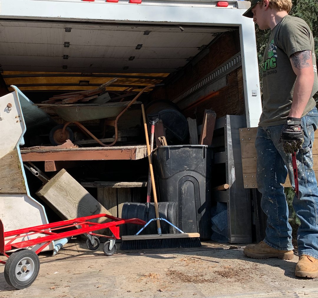 Back Yard Property Junk Clean Up in Pullman